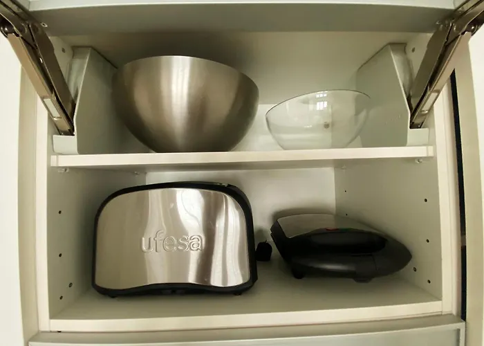 Alfredo L Jones Atico