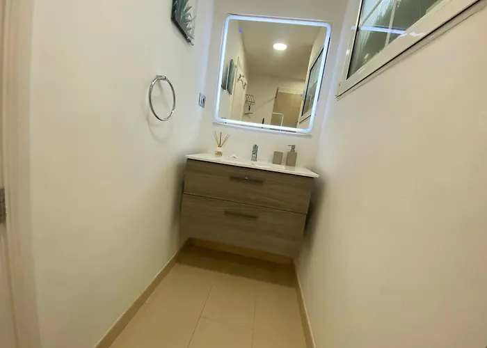 Alfredo L Jones Atico *