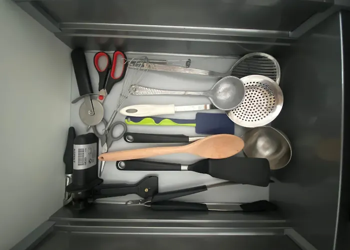 Alfredo L Jones Atico *