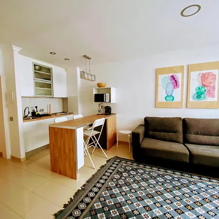 Alfredo L Jones Atico