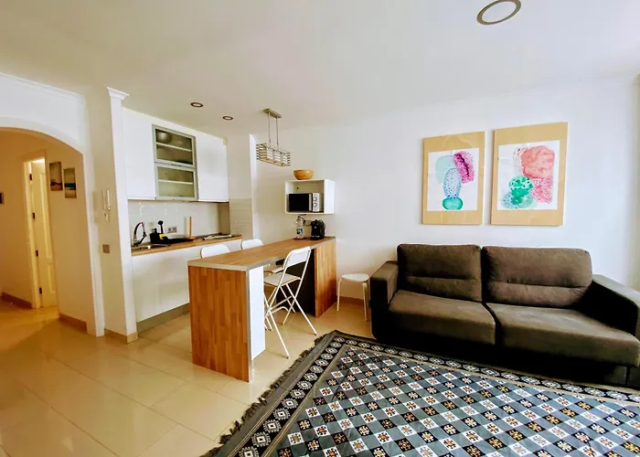 Alfredo L Jones Atico