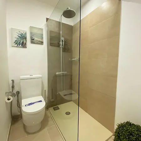 Alfredo L Jones Atico