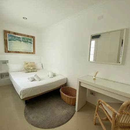 Alfredo L Jones Atico Apartment