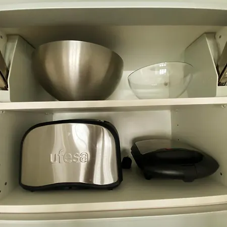 Alfredo L Jones Atico