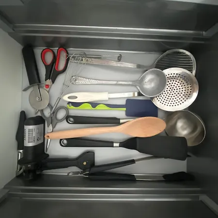 Alfredo L Jones Atico *